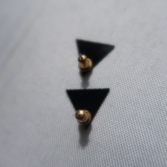 Vintage 80s plaid small triangle stud earrings - Picture 4 of 4